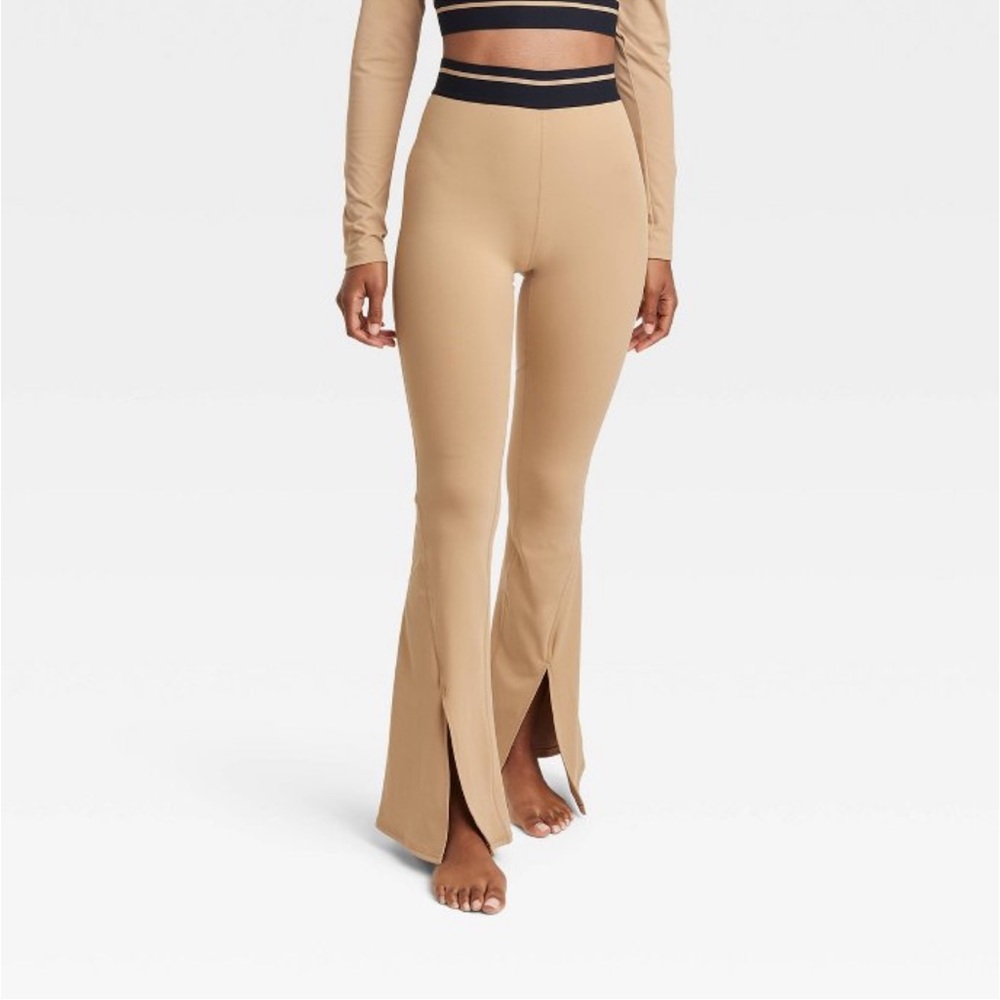 NWT! Women's High-Rise Split Flare Leggings
JoyLab Beige S